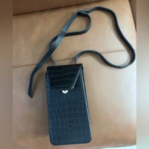 Elegant Black Croc-Embossed Crossbody Bag